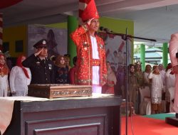 Ketua DPRD Kabupaten Gorontalo, Syam T Ase saat bacakan teks proklamasi HUT ke 78 RI tingkat Kabupaten Gorontalo. (Foto:Ist)