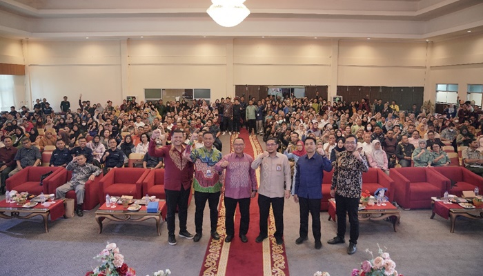 Foto bersama setelah pembukaan ‘Kampus Merdeka Fair’, Kamis (12/10). (Foto: Ist)