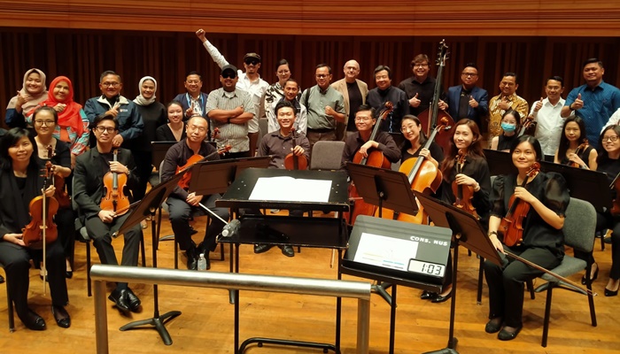 Perilaku Kepemimpinan oleh peserta KPPD Lemhanas di Singapura Orkestra Festival Metropolitan, dimana Bupati Gorontalo, Nelson Pomalingo ada didalamnya sebagai peserta. [Foto: Ist]