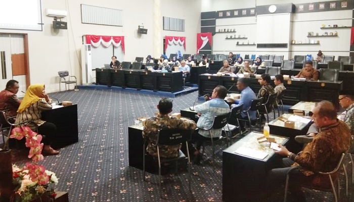 Rapat lanjutan pembahasan ranperda tentang Perlindungan dan Pemenuhan Hak Disabilitas Kabupaten Gorontalo. [foto:ist]