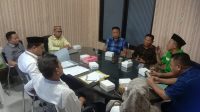 Jajaran personil Komisi I DPRD Kabupaten Gorontalo saat rapat kerja bersama mitra kerja terkait. Nampak hadir juga Ketua DPRD Kabupaten Gorontalo, Syam T Ase. [foto:ist]