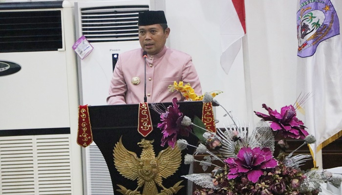 Penjabat Gubernur Gorontalo, Ismail Pakaya saat memberi sambutan pada paripurna HUT ke 23 Provinsi Gorontalo oleh DPRD.