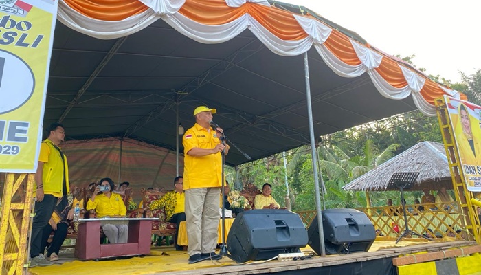 Ketua DPD I Partai Golkar, Rusli Habibie saat berkampanye jelang Pemilu legislatif 2024. [foto:ist]