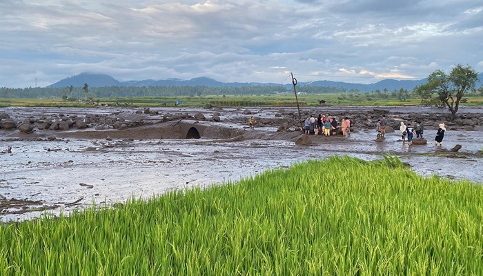 Salah satu lokasi terdampak banjir bandang di Kabupaten Agam, Sumbar, Ahad (12/5). [foto:ist/BPBD Agam]