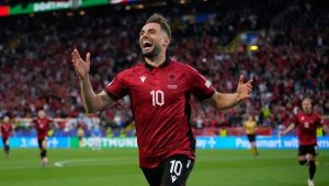 Pemain Timnas Albania, Nedim Bajrami mencetak sejarah di EURO 2024 dengan gol tercepat. [foto: ist]