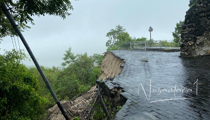 Jalan menuju menuju Benteng Otanaha yang longsor. [foto:nusantara1]