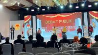 Ketua KPU Gorontalo Utara, Sofyan Jakfar saat membuka acara debat Pilkada yang berlangsung, Senin (28/10) malam. [foto:nusantara1]