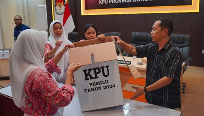 Siswa SMA 1 Gorontalo mendapat edukasi tentang pemungutan suara olek KPU. [foto:ist/kpu]