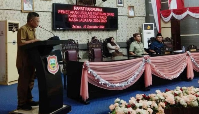 Anggota Fraksi Partai Gerindra menyampaikan pandangan umum di rapat paripurna Ranperda APBD 2025. [foto:ist]