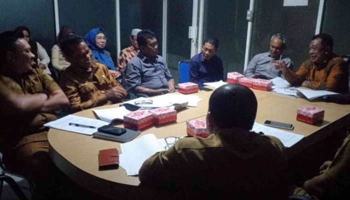 Suasana pembahasan Ranperda oleh Pansus DPRD Kabupaten Gorontalo, Senin (3/6). [foto:ist]