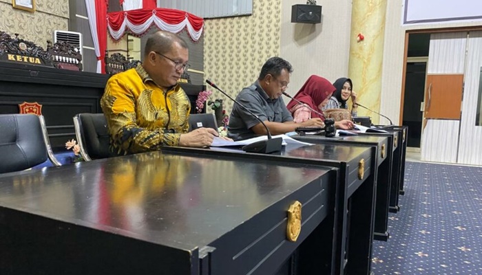 Pembahasan Ranperda tentang Pembelajaran Berbasis Budaya, Sejarah dan Sumber Daya Alam di Satuan Pendidikan Dasar. [fot:ist]