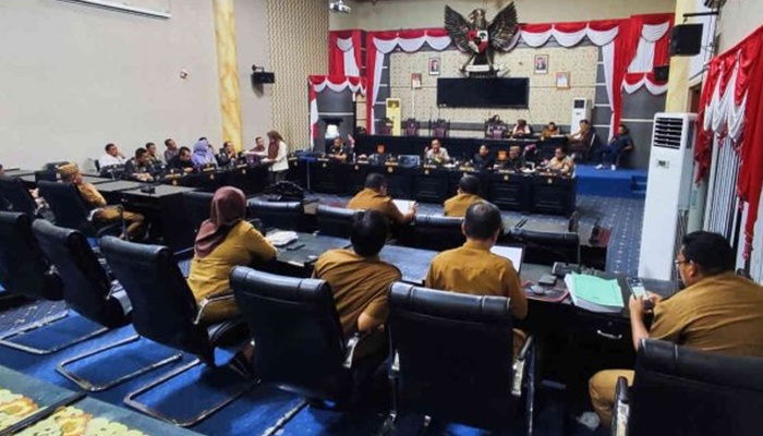 Rapat Banggar DPRD Kabupaten Gorontalo bersama TAPD Senin (15/7). [foto:ist]