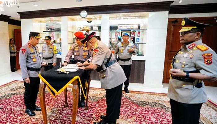 Kapolri Jenderal Listyo Sigit Prabowo merotasi dan mutasi jabatan terhadap sejumlah Perwira Tinggi (Pati) Polri. [foto:ist/arsip polri]