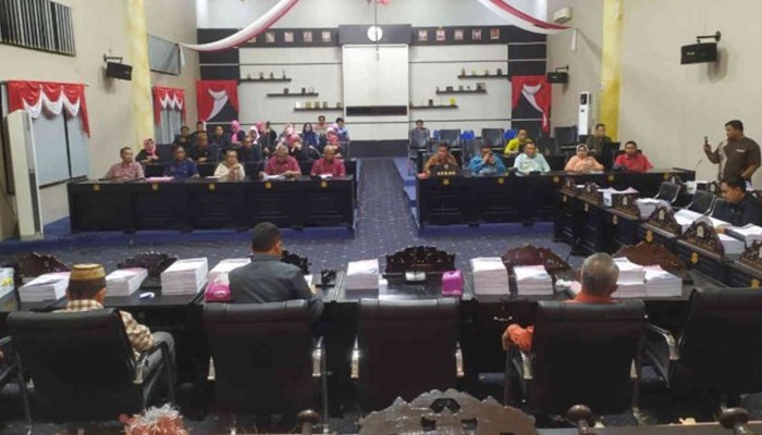 Rapat pembahasan Ranperda APBD Tahun Anggaran 2025 oleh Tim Banggar DPRD Kabupaten Gorontalo bersama TAPD dan rumpun pendidikan Kamis (14/11). [foto/ist].