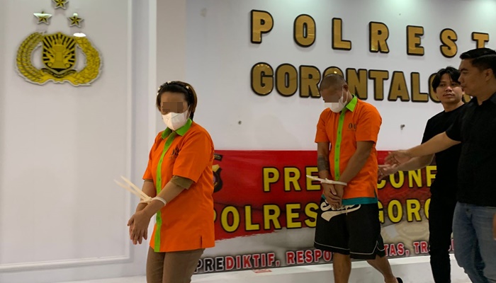 Kedua tersangka pelaku kepemilikan dan pengedar narkotika jenis sabu MD dan YRR. [foto:fikar/nusantara1]