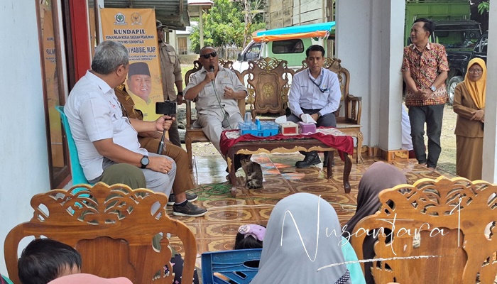 Anggota Komisi XII DPR RI, Rusli Habibie saat mengunjungi Dapil guna menyahuti aspirasi masyarakat tentang listrik. [foto:nusantara1]