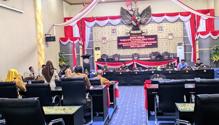 Pansus DPRD bersama OPD terkait. [foto:juna/nusantara1]