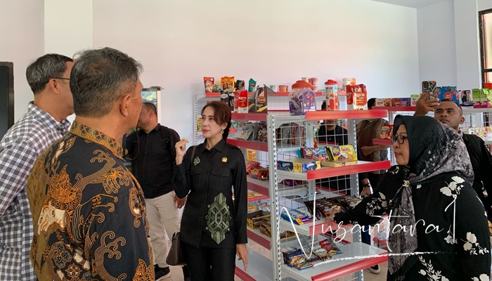 Pansus LKPJ DPRD Provinsi Gorontalo saat kunjungan SMK Negeri 1 Limboto, Jumat (11/4). [foto: fikarbuntuan/nusantara1]