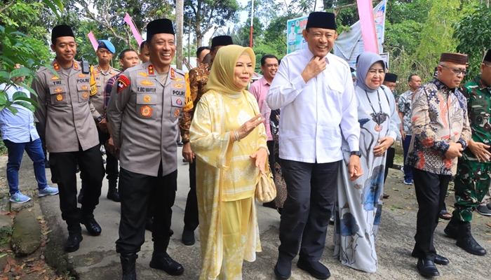 Kapolda Gorontalo Irjen Pol. Drs. R. Eko Wahyu Prasetyo bersama rombongan Forkopimda saat menghadiri kegiatan pada momen Lebaran Ketupat. [foto:ist]