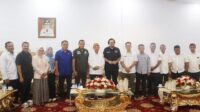 Rombongan kunjungan kerja Komisi II DPRD Provinsi Gorontalo saat menemui Bupati Pohuwato, Saipul A. Mbuinga, pada Rabu (30/4). [foto:ist]