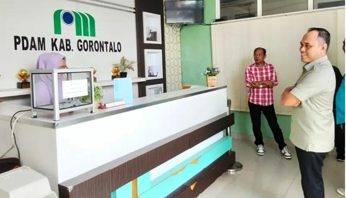 Ketua DPRD Kabupaten Gorontalo, Zulfikar Usira Sidak PDAM. [foto:ist]