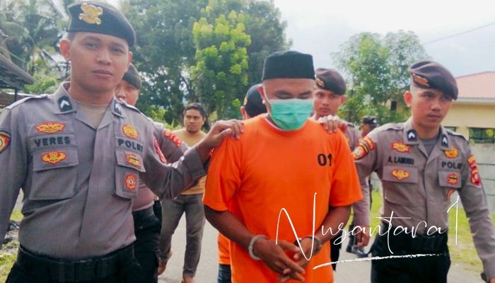 Kedua pelaku pencurian sepeda motor IS dan IB saat dihadirkan dalam konferensi pers, Selasa 3 Juni 2025. [Foto: FikarBuntuan/Nusantara1]
