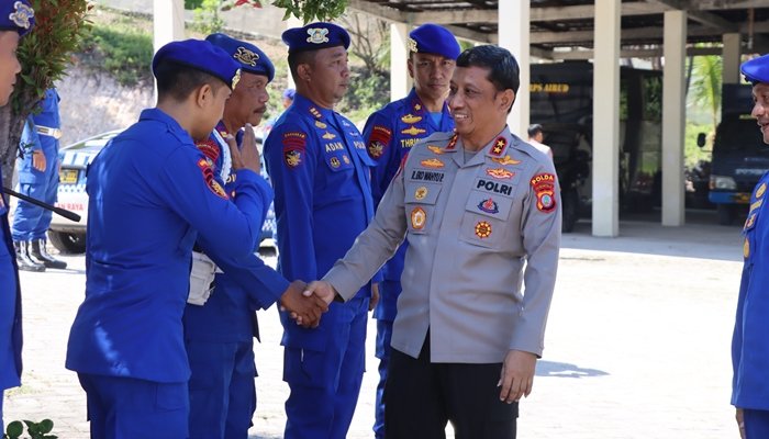 Kapolda Gorontalo Irjen Pol. Drs. R. Eko Wahyu Prasetyo, SH saat berkunjung ke Mako Ditpolairud, Selasa 10 Juni 2025. [foto:ist/humas]