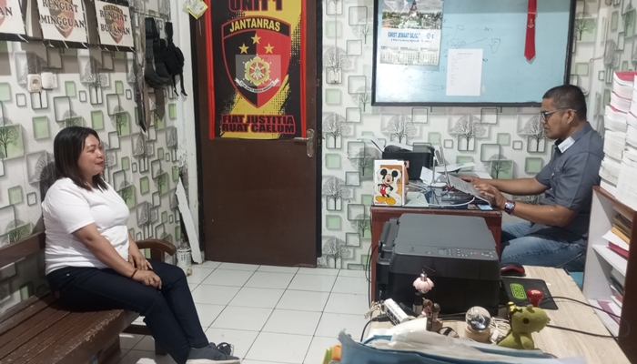 Pihak penyidik Polres Sangihe saat meminta keterangan saksi terkait dugaan pengancaman terhadap wartawan yang diduga dilakukan oleh oknum anggota DPRD, Selasa 3 Juni 2025. [foto:ist]