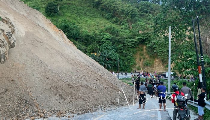 Longsor yang terjadi di Bone Bolango disebabkan sebelumnya hujan seharian. [foto:fikar buntuan/nusantara1]