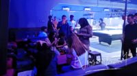 Petugas dari Satpol PP dan BNN Kota Gorontalo saat menemui pengunjung salah satu tempat hiburan. [foto:juna/nusantara1]