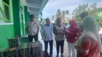 Komisi II DPRD Provinsi Gorontalo melakukan pemantauan program MBG di Madrasah Ibtidaiyah Al-Mourky di Desa Mongolato, Kabupaten Gorontalo, Rabu 13 Agustus 2025. [foto:ist/humas]