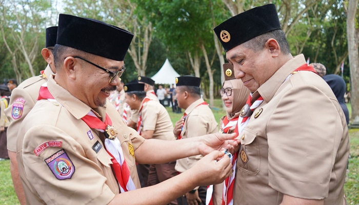 Ketua DPRD Provinsi Gorontalo, Thomas Mopili saat menghadiri Kemah Bakti Gema Restorasi Tingkat Kwarcab Kabupaten Gorontalo 2025 di Bumi Perkemahan Bongohulawa, Kamis 21 Agustus 2025. /ist