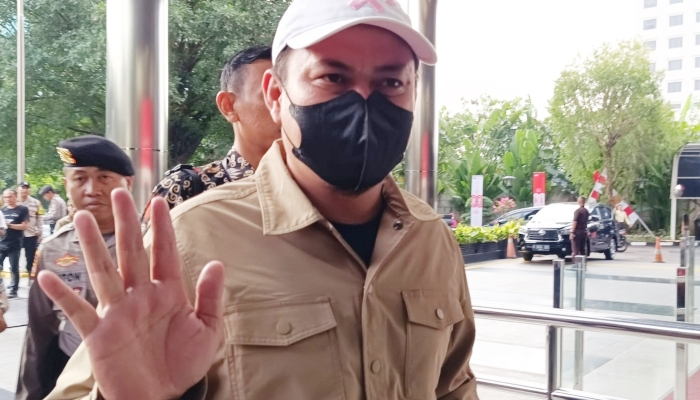Bupati Kolaka Timur Abd Azis Bupati Kolaka Timur, Abd Azis tiba di Gedung Merah Putih KPK, Jumat 8 Agustus 2025. /ist