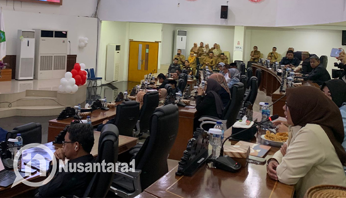 Anggota Komisi I DPRD Provinsi Gorontalo, Femmy Udoki, saat hadir dalam Rapat Paripurna ke-39, Senin, 11 Agustus 2025. [foto: fikarbuntuan/nusantara1]