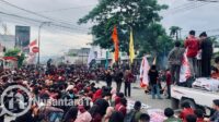 Ribuan massa aksi di Gorontalo pada Jumat, 29 Agustus 2025 saat mengirimkan doa kepada Affan Kurniawan seorang pengemudi Ojol yang tewas dalam aksi di, Senayan, Jakarta Pusat, Kamis malam, 28 Agustus 2025. [foto: fikarbuntuan/nusantara1]