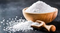Manfaat garam bukan hanya menjadi penyedap rasa, namun ada beberapa termasuk kesehatan jantung. [foto:ist/halodoc]