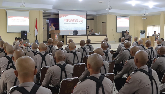 Kapolda Gorontalo, Irjen Pol. Drs. R. Eko Wahyu Prasetyo di hadapan siswa SPN. /ist