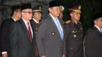 Wakapolda Gorontalo, Brigjen Pol. Simson Z. Ringu (ketiga dari kiri) saat menghadiri Apel Kehormatan di TMP Pentadio.