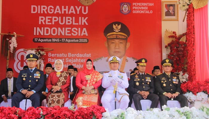 Wakapolda Gorontalo, Wakapolda Gorontalo, Brigjen Pol. Simson Z. Ringu (kelima dari kiri) saat hadiri upacara di tingkat provinsi.