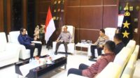 Dari kiri ke kanan: Sekretaris Komisi II, Erwinsyah Ismail, Ketua DPRD Gorontalo, Idrus M. Thomas Mopili, Kapolda Gorontalo, Irjen Pol. Drs. Widodo saat berlangsung audiensi, Kamis 28 Agustus 2025. [foto:ist/humas polda]