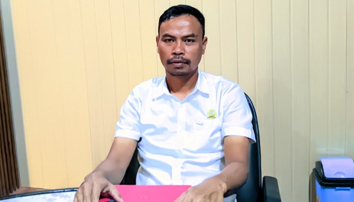 Ketua Komisi II DPRD Kabupaten Gorontalo, Yulis Igirisa saat ditemui di ruang kerja. [foto:juna/nusantara1]