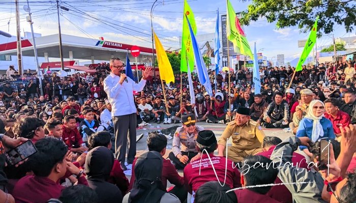 Ketua DPRD Provinsi Gorontalo, penuhi janji hadirkan Gubernur dan Kapolda Gorontalo kepada massa aksi. [foto:juna/nusantara1]