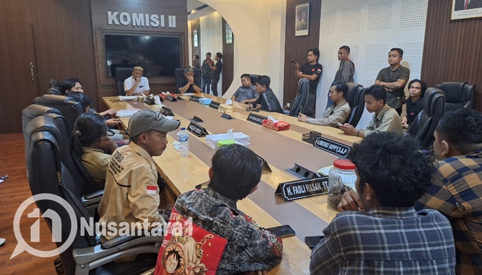 Sejumlah masyarakat mengadu ke Komisi II DPRD Provinsi Gorontalo terkait proses lelang di BNI. [foto:nusantara1]