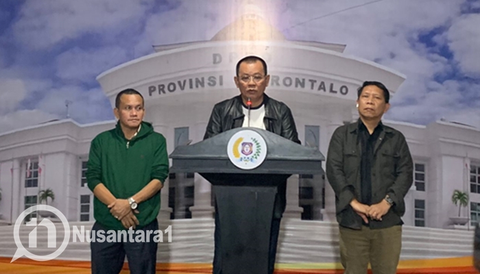 Ketua BK, Fikram Salilama didampingi Umar Karim dan Ekhwan Ahmad saat memberikan keterangan pers, Jumat malam, 19 September 2025. [foto: fikar/nusantara1]