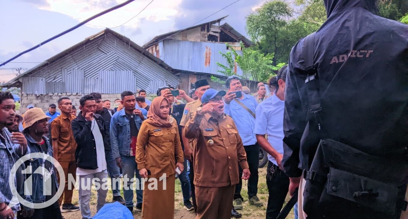 Wali Kota Gorontalo Adhan Dambea temui salah seorang ormas yang diduga menghalangi pembangunan KNMP. [foto:juna/nusantara1][foto: juna/nusantara1]