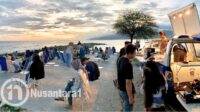 Pengunjung Side Car Coffee saat menikmati sunset, Rabu, 10 September 2025. [foto: fikarbuntuan/nusantara1]