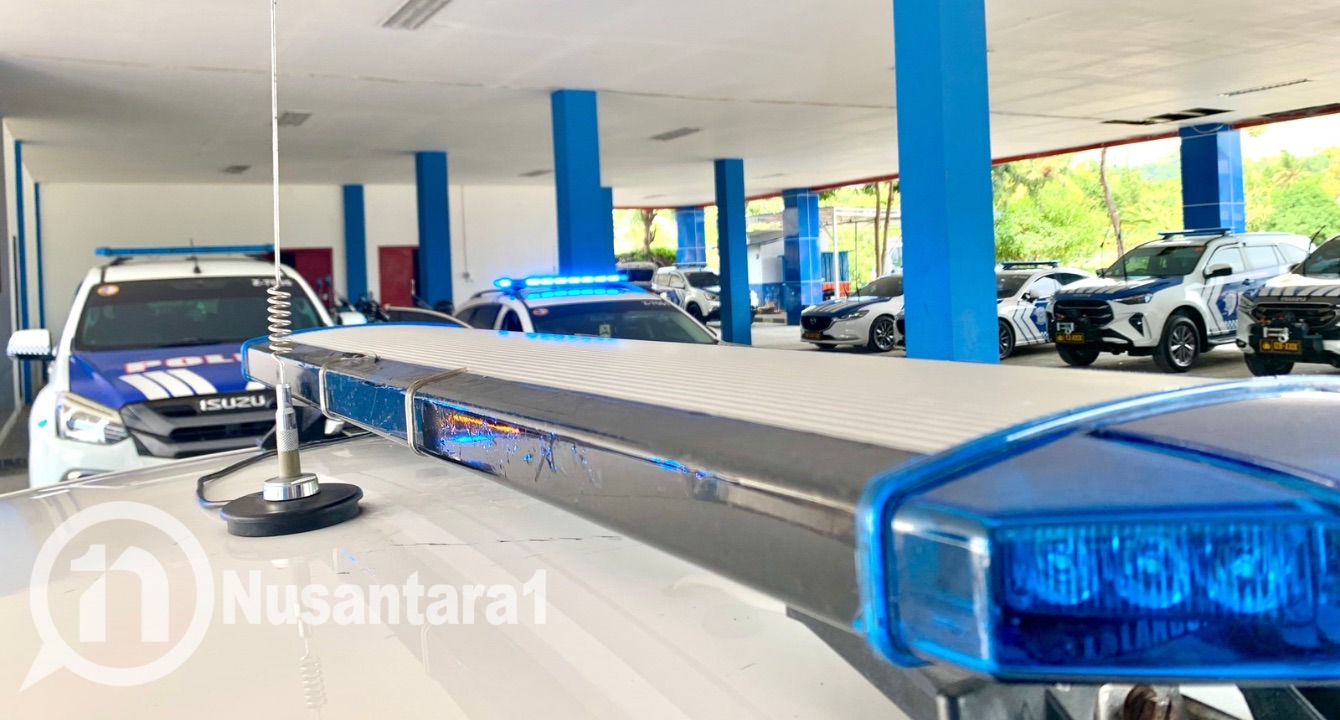 Lampu rotator mobil polisi. [foto: fikarbuntuan/nusantara1]