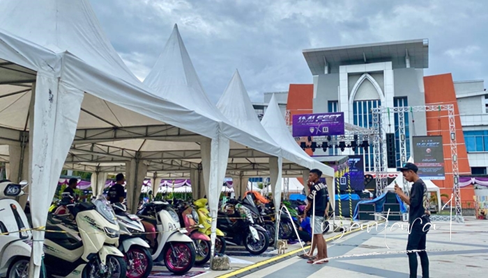 Ratusan sepeda motor dan puluhan mobil mengikuti kontes dalam kegiatan IMI Festival Gorontalo 2025 yang digelar di halaman Rektorat UNG, Ahad 14 September 2025. [foto:fikar/nusantara1]