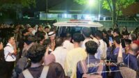 Suasana pelepasan jenazah Muhammad Jeksen ruang jenazah RS Aloei Saboe, Senin malam 22 September 2025. [foto:fikar/nusantara1]