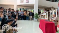 Rektor UNG, Eduart Wolok saat memberikan keterangan pers, Selasa, 23 September 2025. [fikar/nusantara1]